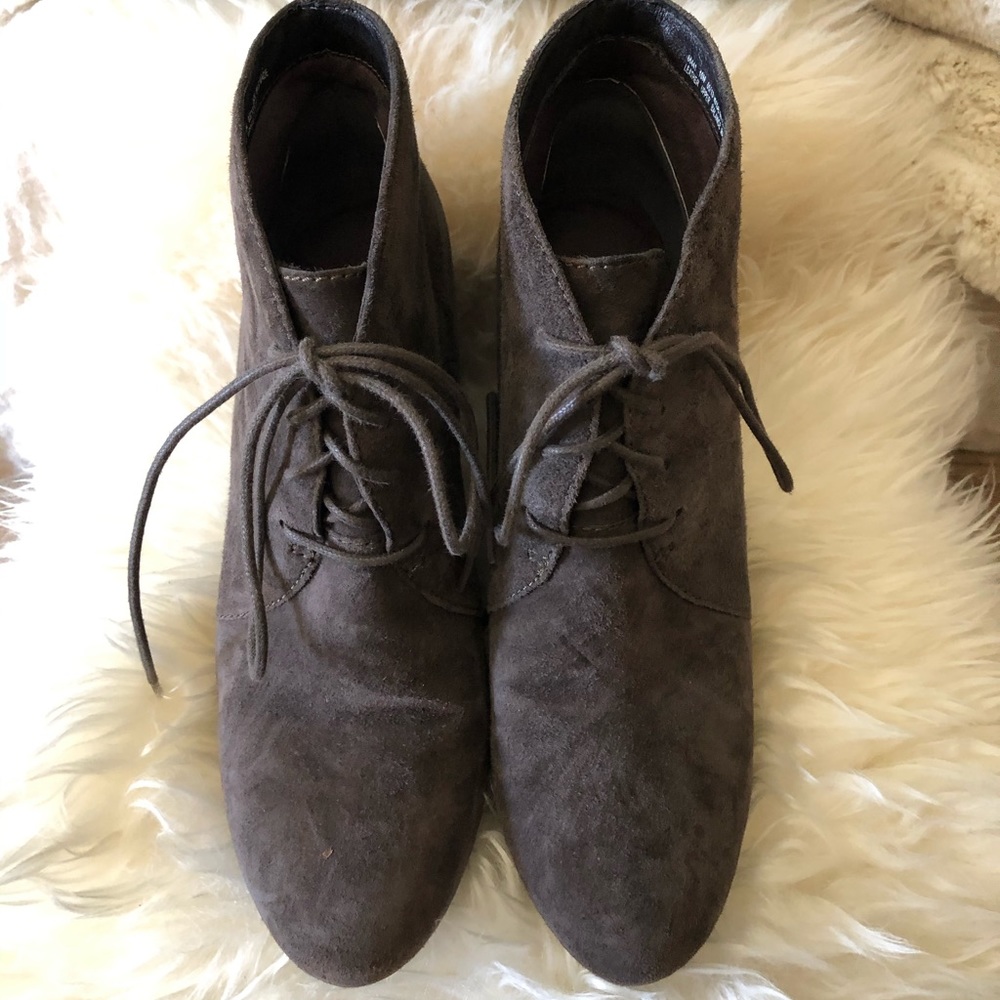 Clark’s Artisan Suede Wedge Lace Up Bootie - Picture 2 of 8